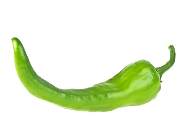 Зелений перець чилі ізольований на білому тлі — стокове фото