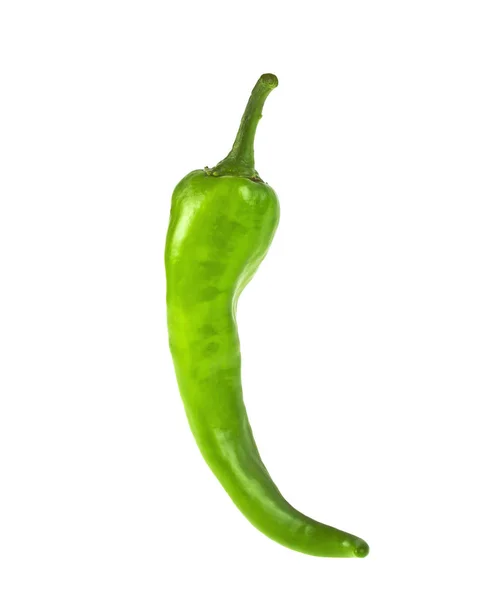 Groene chili peper geïsoleerd op een witte achtergrond — Stockfoto