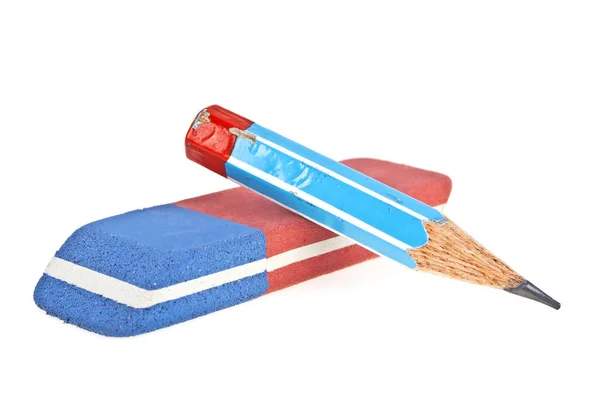 지우개와 흰색 배경에 고립 된 파란색 연필 — 스톡 사진