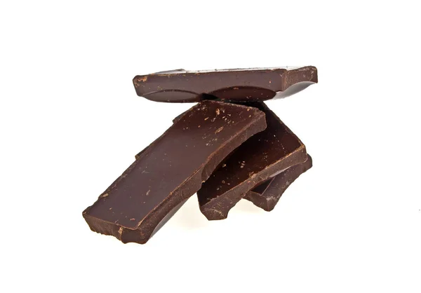 Barras de chocolate empilhar isolado no fundo branco — Fotografia de Stock