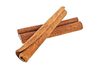 Tarçın çubukları beyaz arkaplanda izole