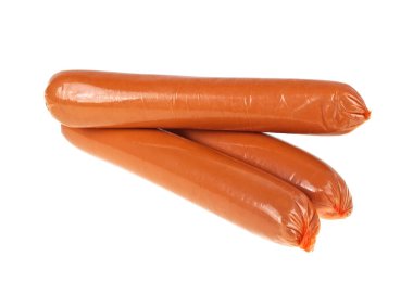 Beyaz arka planda izole edilmiş sosisler