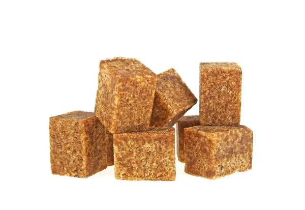 하얀 배경에 붙어 있는 갈색 설탕 — 스톡 사진