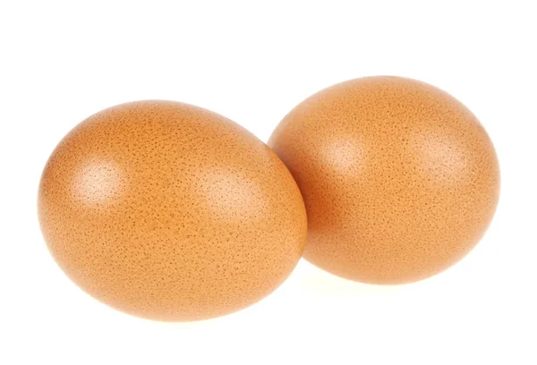 Dois ovos isolados sobre um fundo branco — Fotografia de Stock