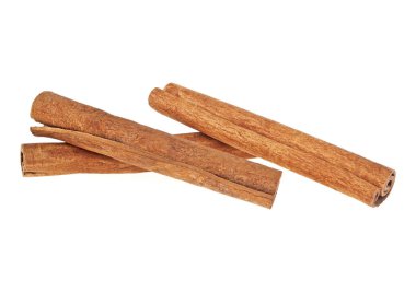 Tarçın çubukları beyaz arkaplanda izole