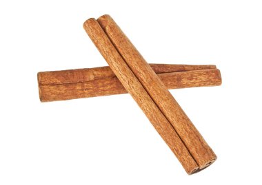 beyaz zemin üzerinde izole iki tarçın sopa