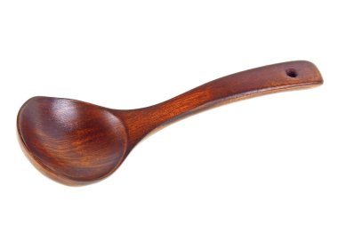 Tahta kaşık beyaz arkaplanda izole edildi