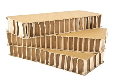 beyaz zemin üzerine karton