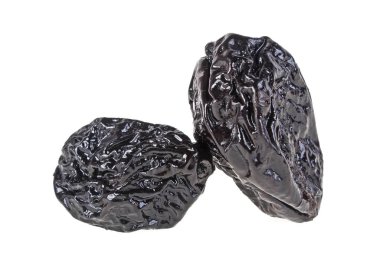 Füme beyaz bir arka plan üzerinde izole kuru erik yakın çekim