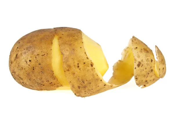 土豆削皮孤立在白色的背景 — 图库照片
