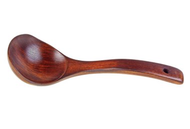 Tahta kaşık beyaz arkaplanda izole edildi