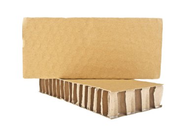 beyaz zemin üzerine karton