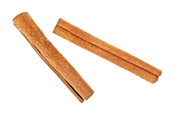 Dos palitos de canela aislados sobre fondo blanco — Foto de Stock
