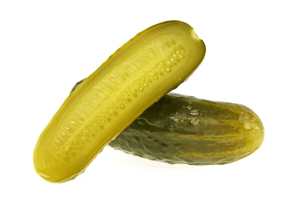Gemarineerde gemarineerde komkommer geïsoleerd op witte achtergrond — Stockfoto