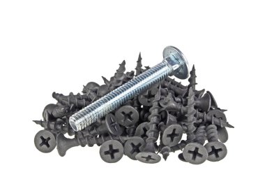 Beyaz arka plan üzerinde izole siyah vida yığını cıvata