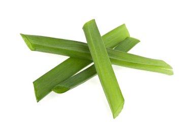 Doğranmış yeşil soğan ot izole üzerinde beyaz arka plan