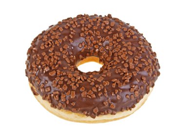 Beyaz izole çikolata parçaları ile çikolata sırlı çörek 