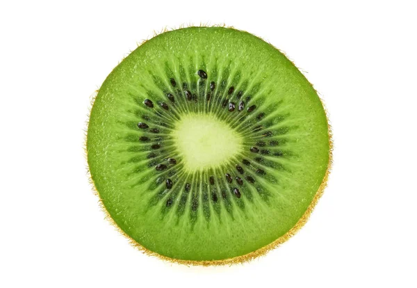 Metade das frutas kiwi isoladas em fundo branco — Fotografia de Stock