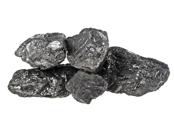 Beyaz bir arka plan üzerinde izole kömür yığını