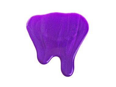 Beyaz arka plan üzerinde izole mor oje döküldü