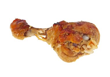 Beyaz bir arka plan üzerinde ızgara tavuk budu