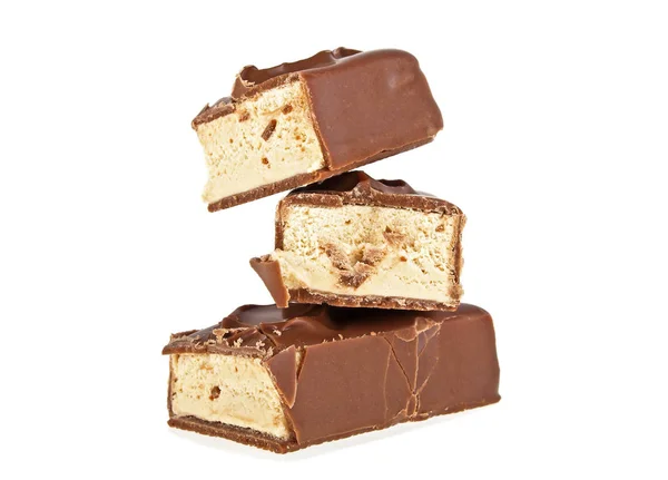 Barra de chocolate com nougat isolado em um fundo branco — Fotografia de Stock