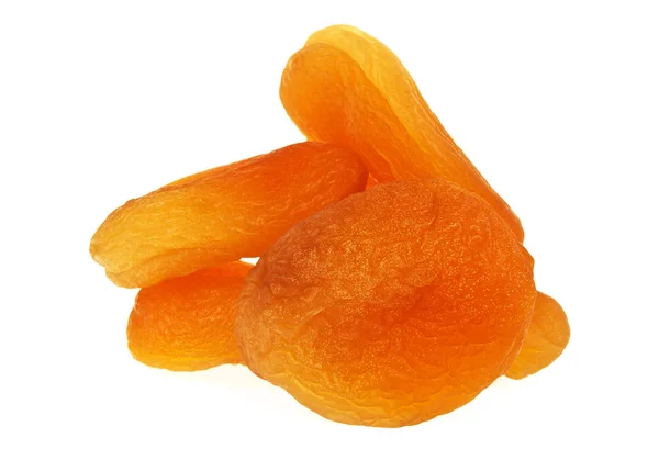 Čerstvé sušené meruňky na bílém pozadí — Stock fotografie