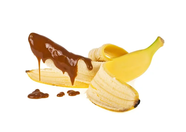 Banan w sosie karmelowym na białym tle — Zdjęcie stockowe