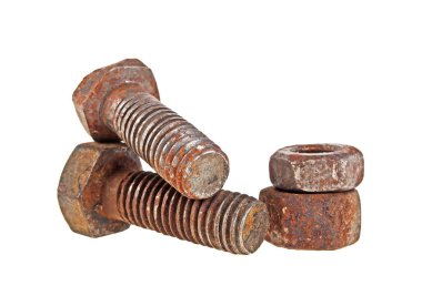 Beyaz arka plan üzerinde paslanmış somun ve civata