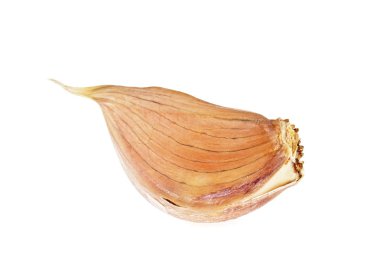 Beyaz arkaplanda sarımsak izole edilmiş.