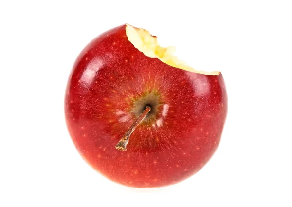 Gebissener roter Apfel auf weißem Hintergrund — Stockfoto