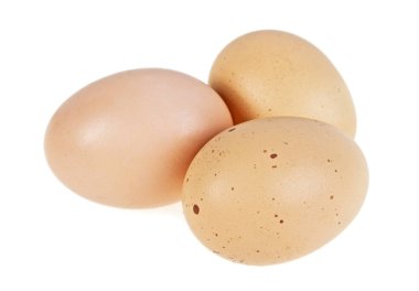 Beyaz bir arka plan üzerinde izole üç tavuk yumurta