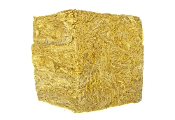 Sepotong tikar insulasi fiberglass kuning pada latar belakang putih — Stok Foto