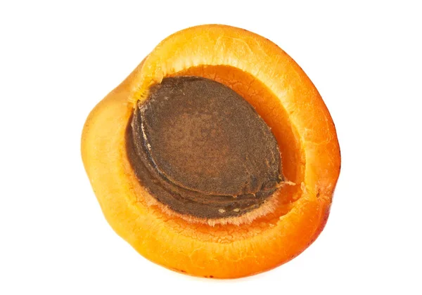 Setengah dari aprikot terisolasi pada latar belakang putih — Stok Foto