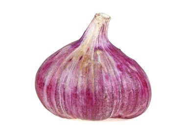 Beyaz arkaplanda sarımsak izole edilmiş.