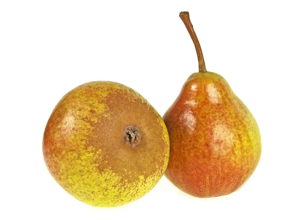 Två päron frukter isolerad på en vit bakgrund — Stockfoto