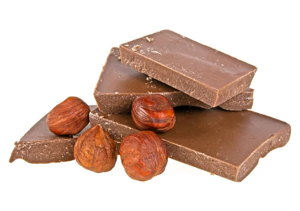 Beyaz arka planda fındıklı çikolata.