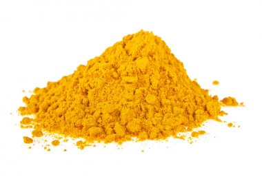 Beyaz bir arka plan üzerinde Curcuma izole zerdeçal tozu
