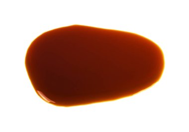 Beyaz arka planda soyalı sos birikintisi