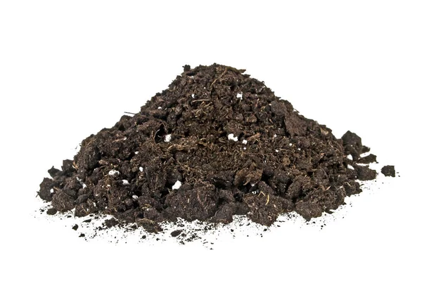 Stapel hoop bodem humus geïsoleerd op witte achtergrond — Stockfoto