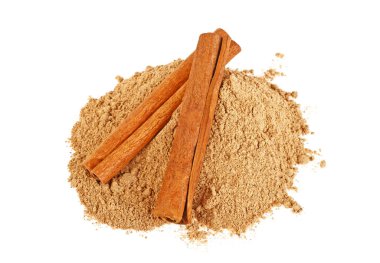 Tarçın baharat - iki sopa ve toz beyaz bir arka plan üzerinde