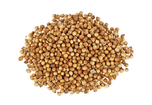 Pilha de sementes de coentro isoladas sobre fundo branco — Fotografia de Stock