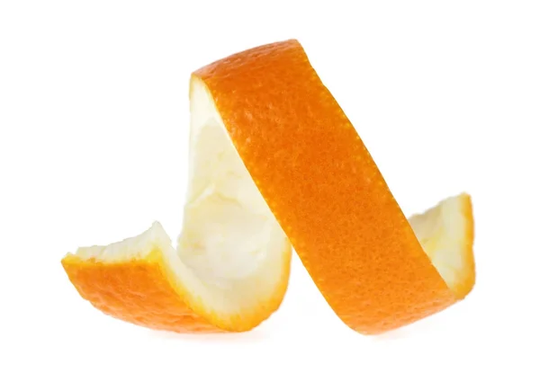 Спіральна апельсинова шкірка на білому тлі — стокове фото