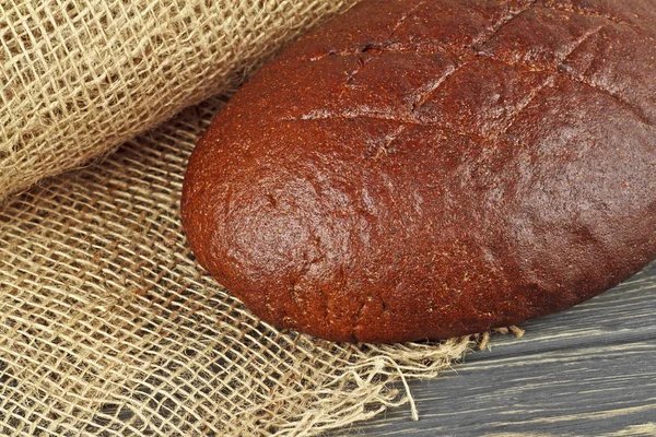 Roggenbrot auf Holzbrett — Stockfoto