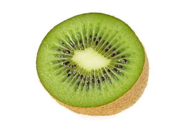 Jumătate din fructele kiwi izolate pe fundal alb — Fotografie, imagine de stoc