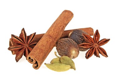 Aromatik baharat beyaz bir arka plan üzerinde izole