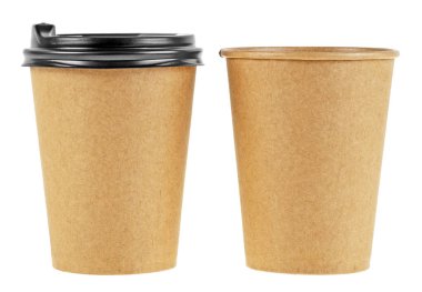 beyaz arkaplanda izole edilmiş kağıt bardaklar