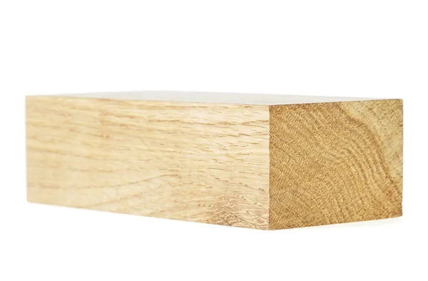 Дубовый деревянный луч изолирован на белом фоне — стоковое фото