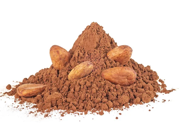 Haricots et poudre de cacao isolés sur fond blanc — Photo