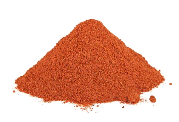 Rotes Chilipulver isoliert auf weißem Hintergrund — Stockfoto